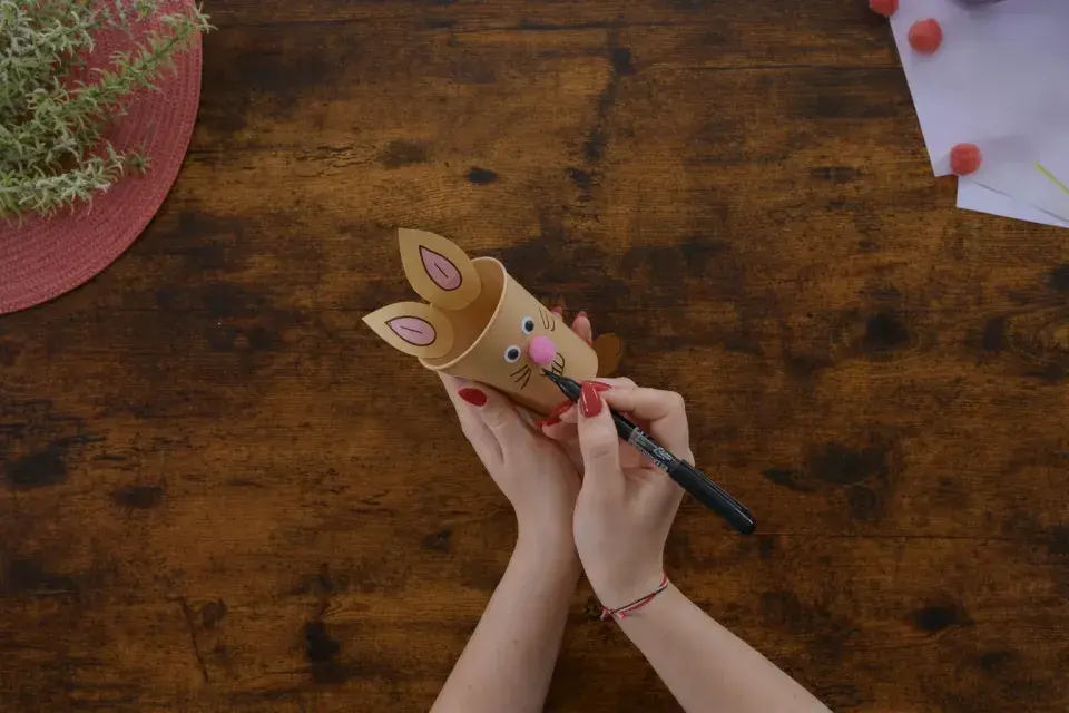 Roztomilí zajíčci z kelímku: Inspirace na velikonoční dekorace a tvoření