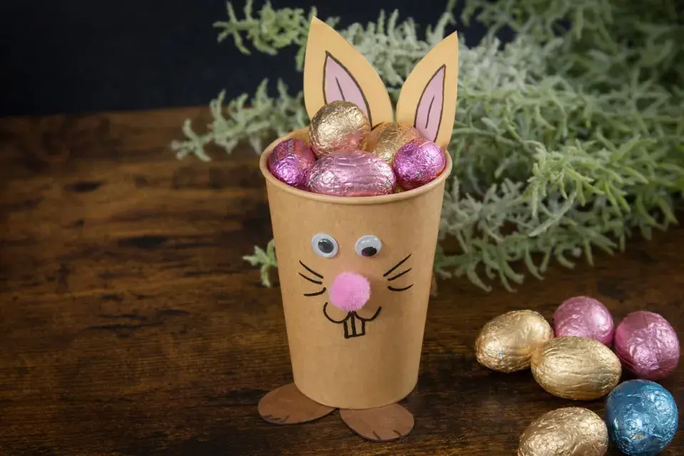 Roztomilí zajíčci z kelímku: Inspirace na velikonoční dekorace a tvoření