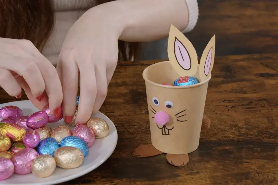 Roztomilí zajíčci z kelímku: Inspirace na velikonoční dekorace a tvoření