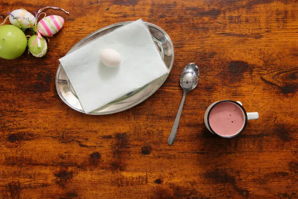  Jak zabodovat u koledníků? Luxusním mramorováním a krystalickými efekty velikonočních vajec v lambruscu