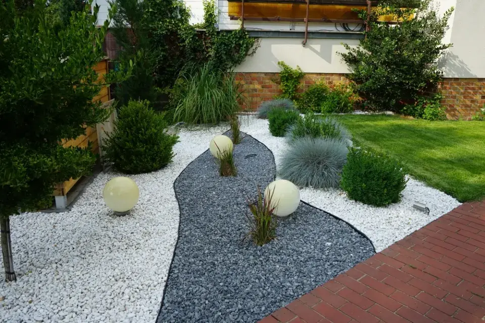 Barevné drtě, kačírky a štěrky