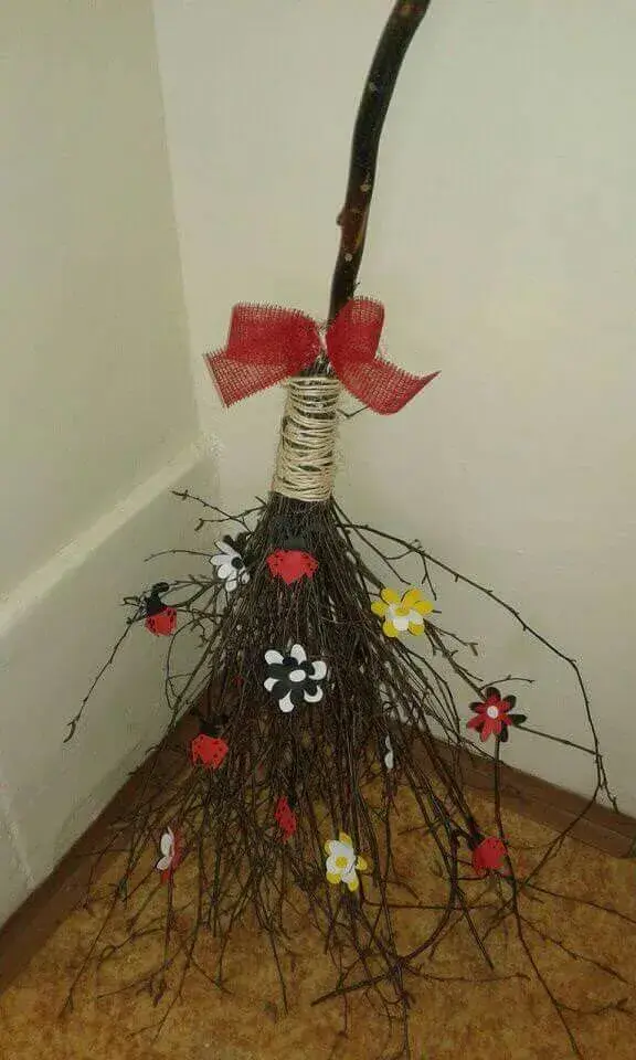 Čarodějnice a dekorace promění vaši zahradu v kouzelné místo