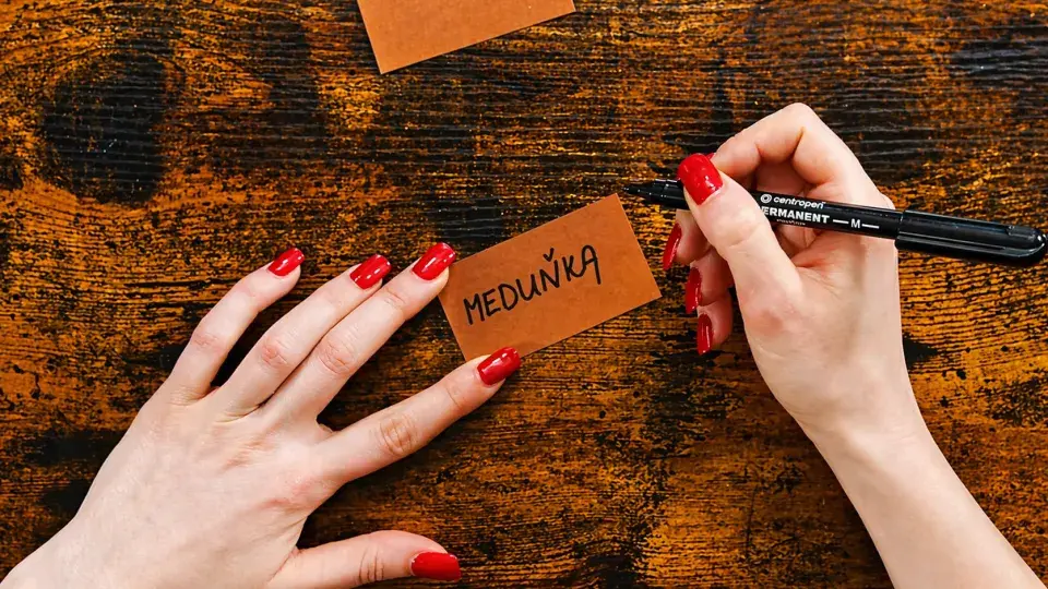 Bylinkové cedulky: Inspirace z praxe i originální DIY nápady