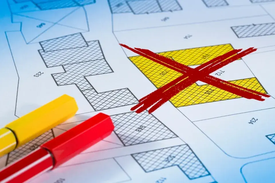  Hranice pozemku v realitě: Ploty, garáže a chyby, které stojí statisíce