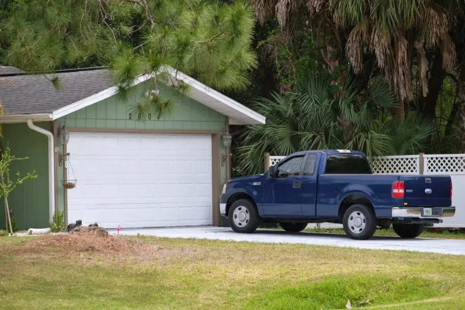 Hranice pozemku v realitě: Ploty, garáže a chyby, které stojí statisíce