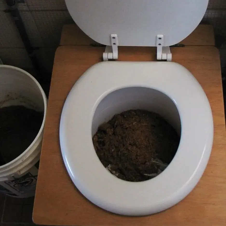 Kompostovací toaleta