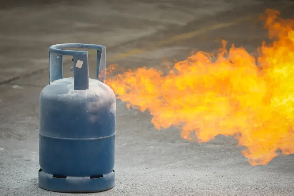 Jaké nebezpečí představuje nesprávně uskladněná plynová bomba?