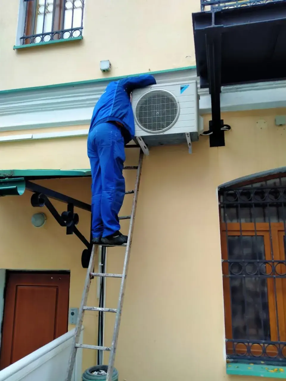 Instalace klimatizace v bytovém domě