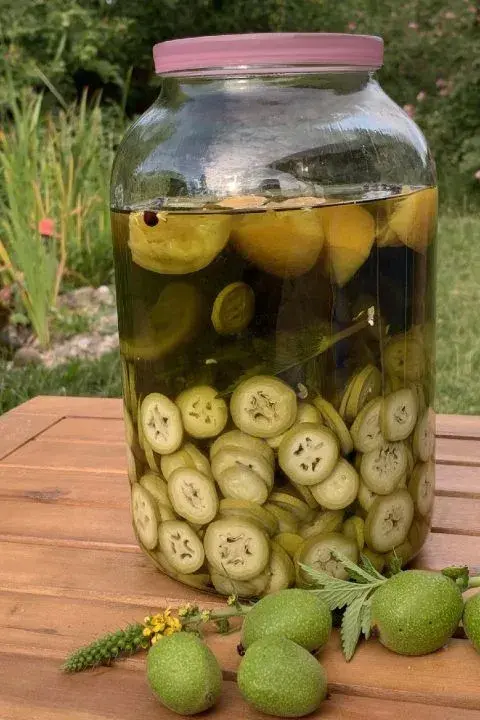 Svatojánské ořechy, delikatesa k vínu i do moučníků