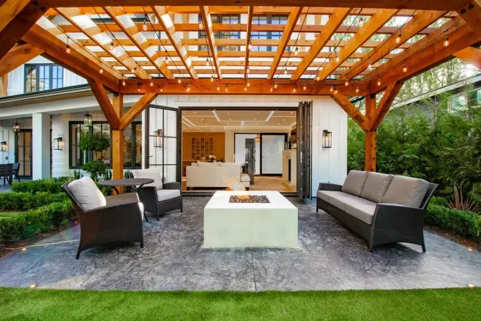Pergola na zahradě