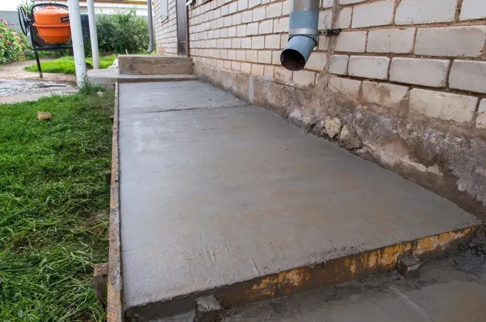 Beton na zahradě pod lupou aneb kdy chodník ovlivní zastavěnost pozemku?