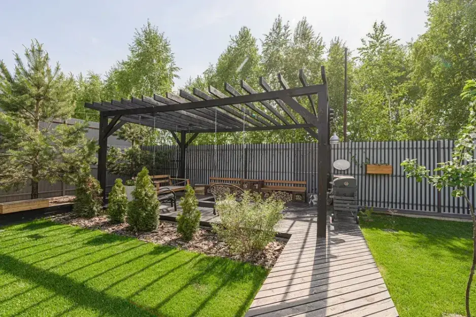 Pergola na zahradě