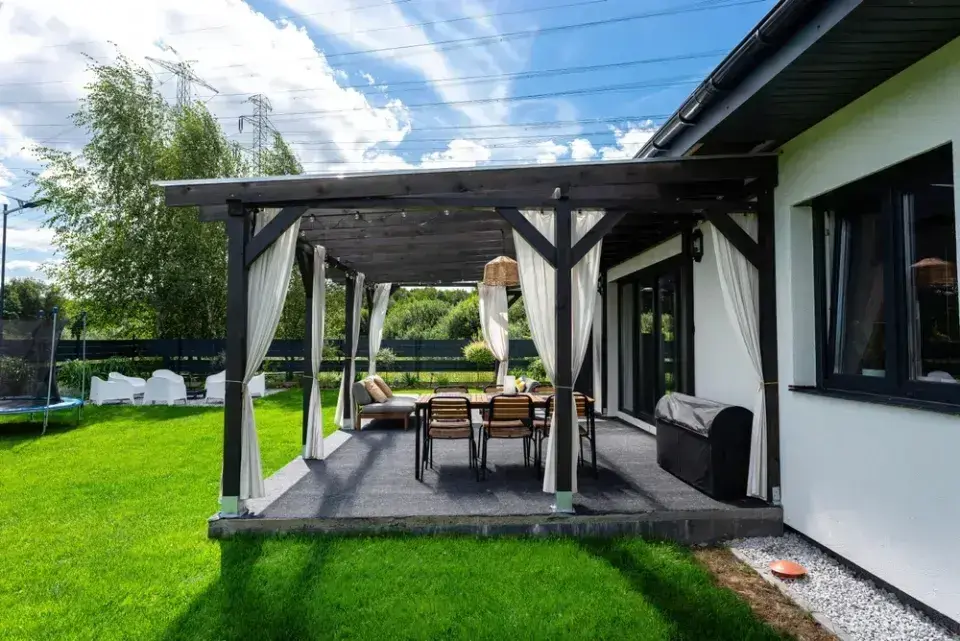 Pergola na zahradě