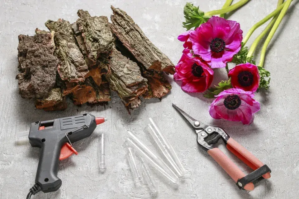 Dekorace za stovku, která vypadá jako práce profesionálního floristy