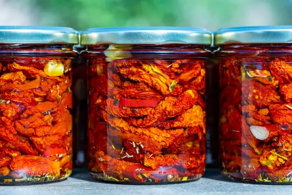 Domácí rajčatová omáčka a další produkty z rajčat