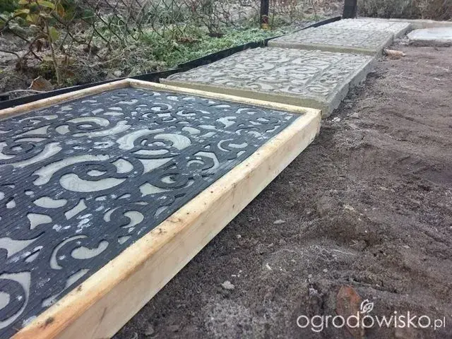 Chodník z betonu