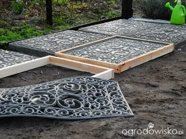 Chodník z betonu