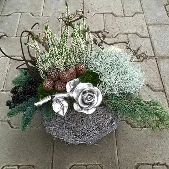 Elegantní květinové mísy na výzdobu hrobu