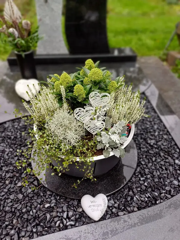 Elegantní květinové mísy na výzdobu hrobu