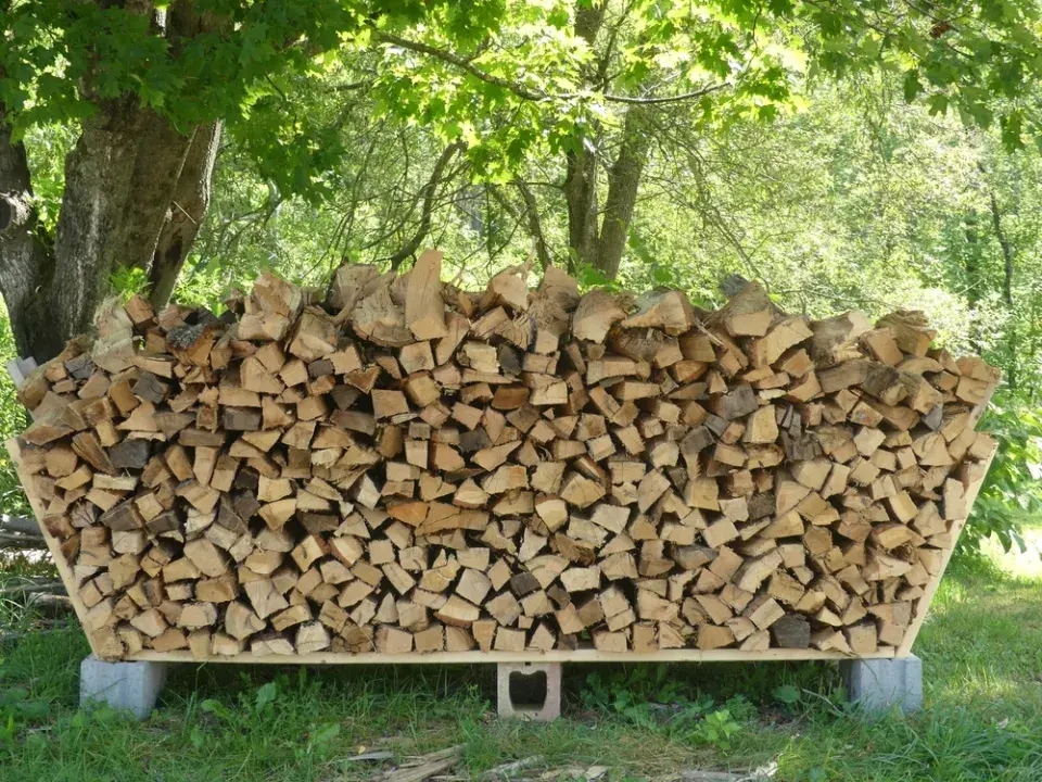 Jak správně skládat palivové dřevo