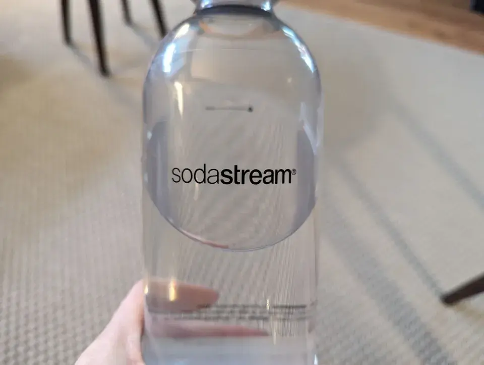Čištění lahve od SodaStreamu má svá pravidla. Tak ji zbavíte zápachu a prodloužíte její životnost