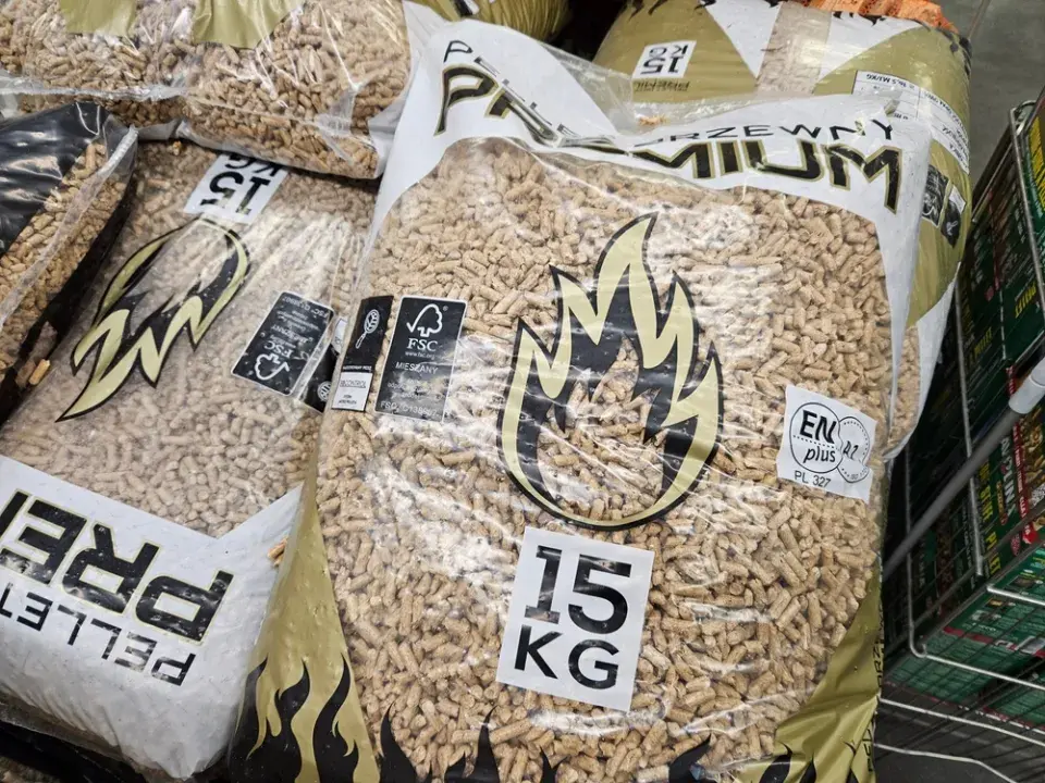 Dřevo na topení, pelety a uhlí a jak se liší jednotlivá paliva