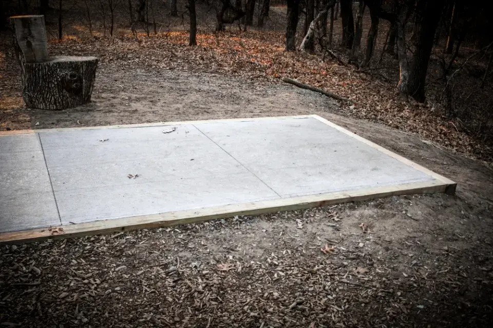 Stavba jednoduchého přístřešku na dřevo