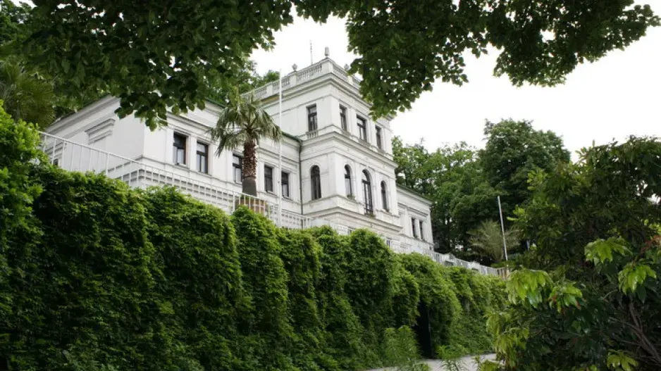 Novorenesanční vila v botanické zahradě Novorenesanční vila v botanické zahradě