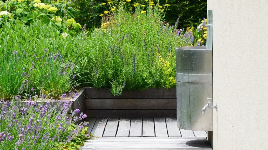 Umyvadlo zakomponované do fasády Umyvadlo zakomponované do fasády