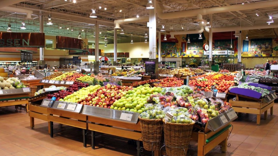 Zelenina a ovoce v supermarketu
