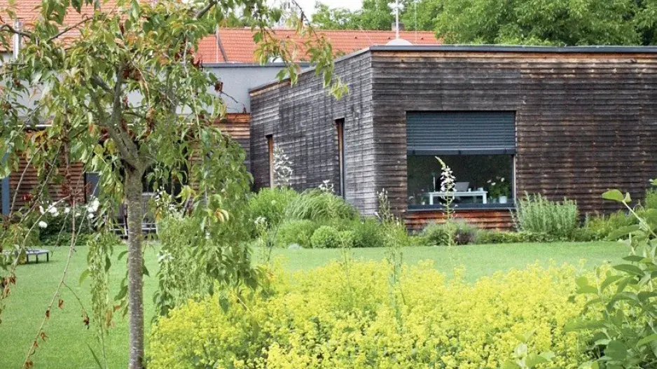 Dřevostavba v zahradě