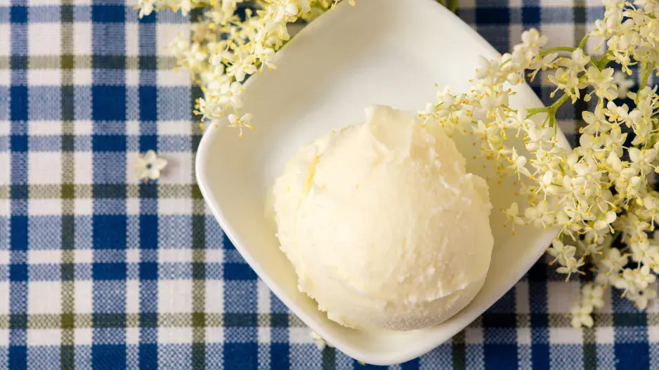 Zmrzlina z bezových květů