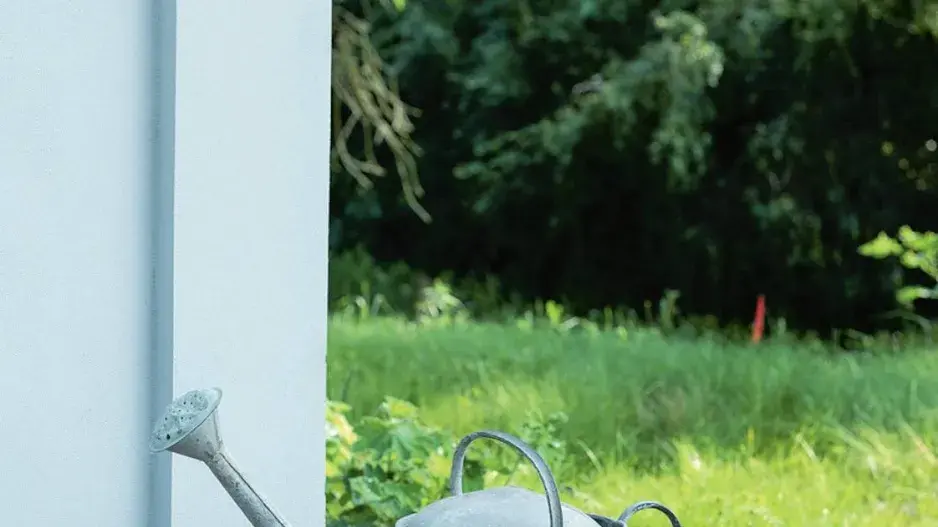 Plechová zahradní konev Plechová zahradní konev