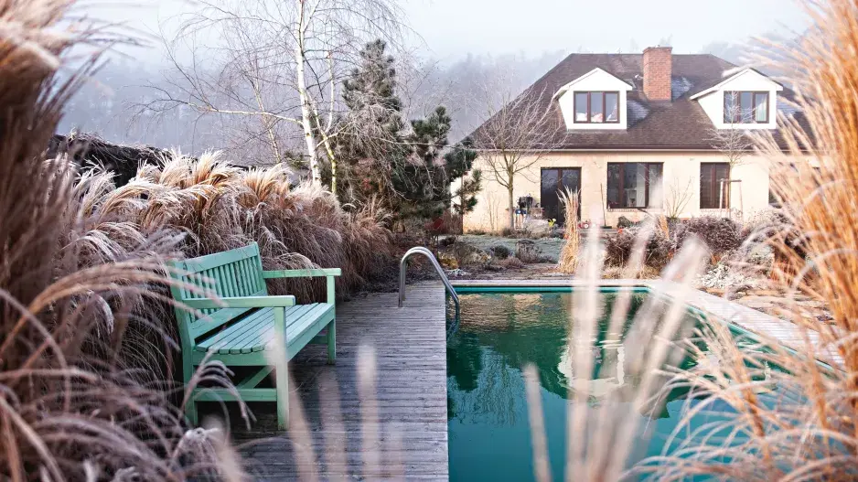 Dům s bazénem na zahradě Dům s bazénem na zahradě