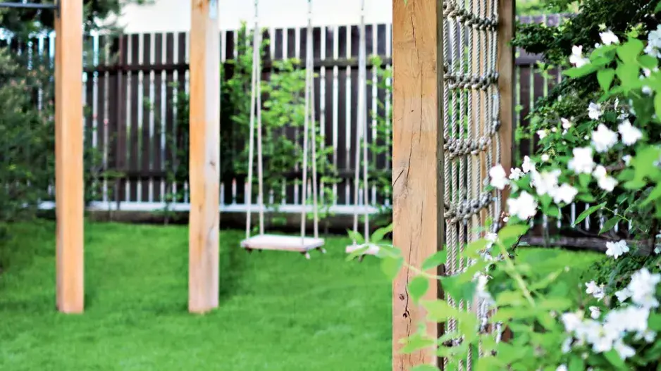 Dřevěná cvičební konstrukce na zahradě Dřevěná cvičební konstrukce na zahradě