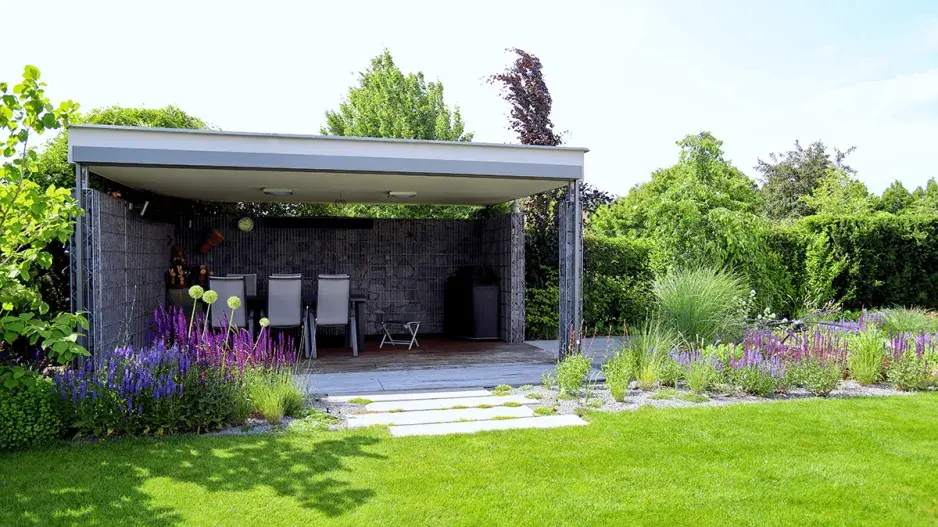 V altánu nebo pod pergolou si dopřejte soukromí