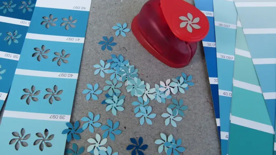 Raznicí vytvořte malé kytičky