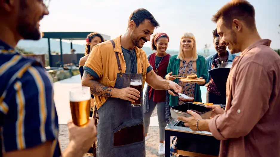 Letní grilování pro své přátele a rodinu