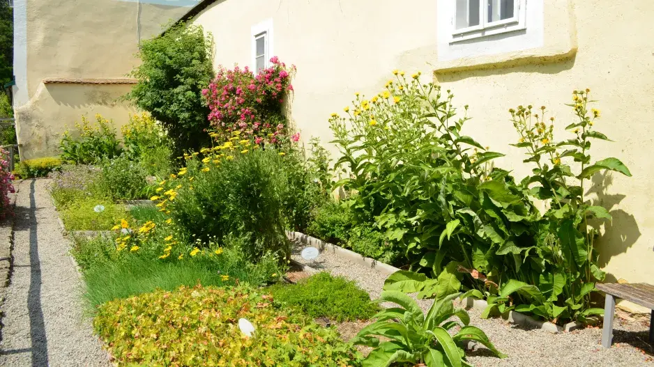 Rakouské klášterní zahrady voní bylinkami