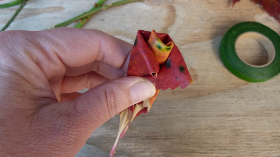 diy růže z listů