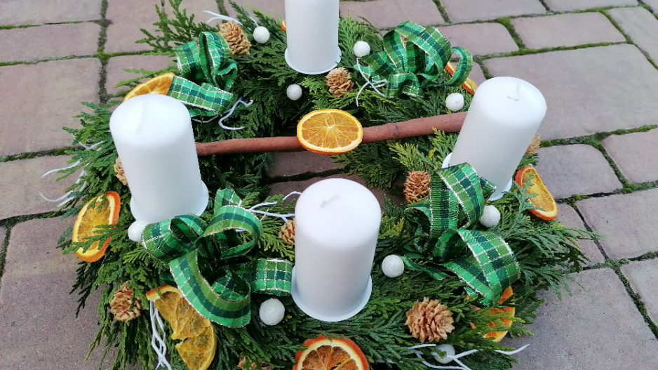 Klasický adventní věnec