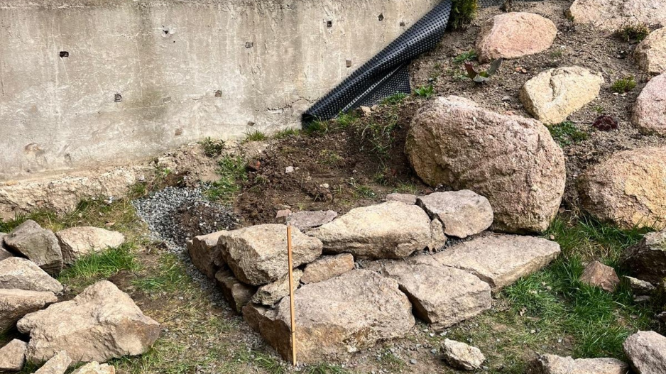 stavba skalky a schodů