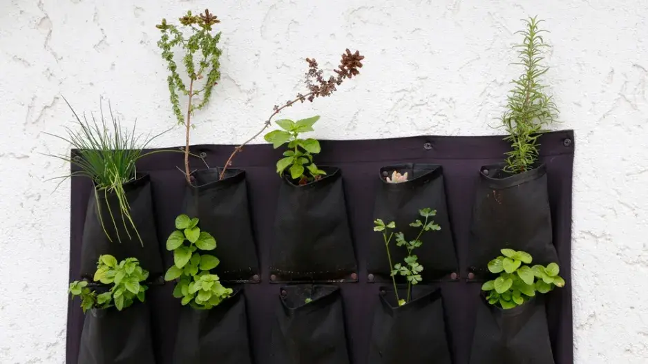 Textilní květináče mohou mít různou podobu Textilní květináče mohou mít různou podobu