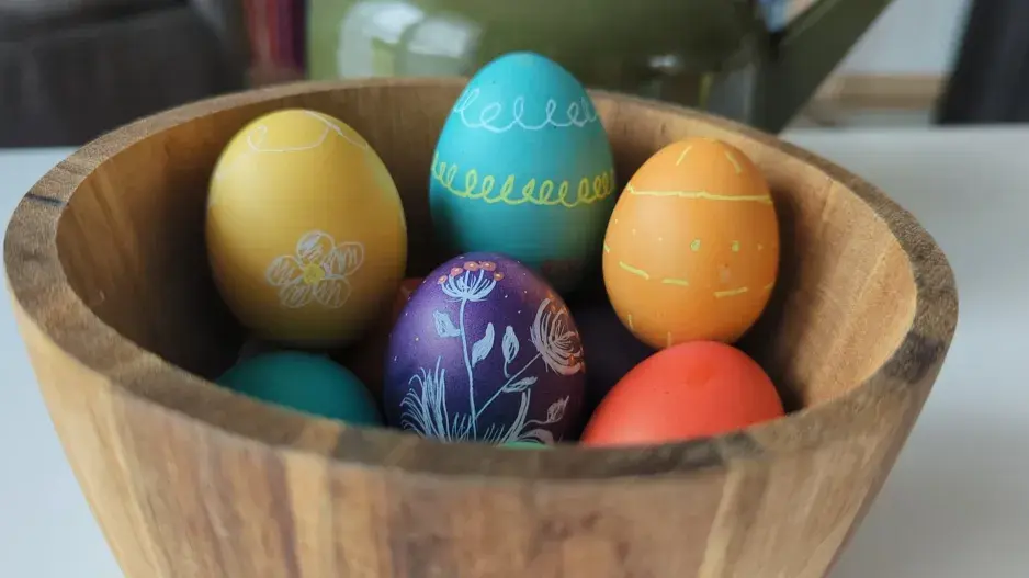 Barvení velikonočních vajíček