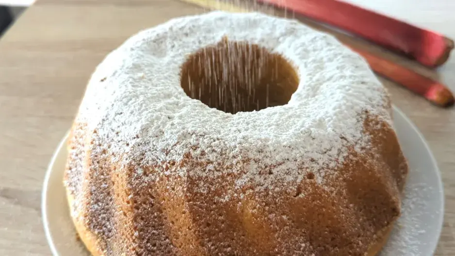 Hrníčkový recept na rebarborovou bábovku