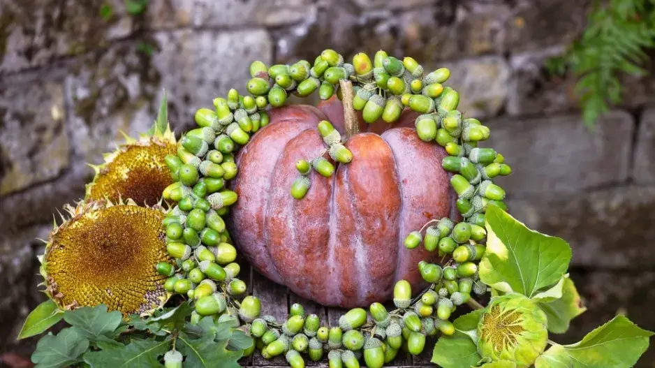 DIY podzimní věnec z žaludů