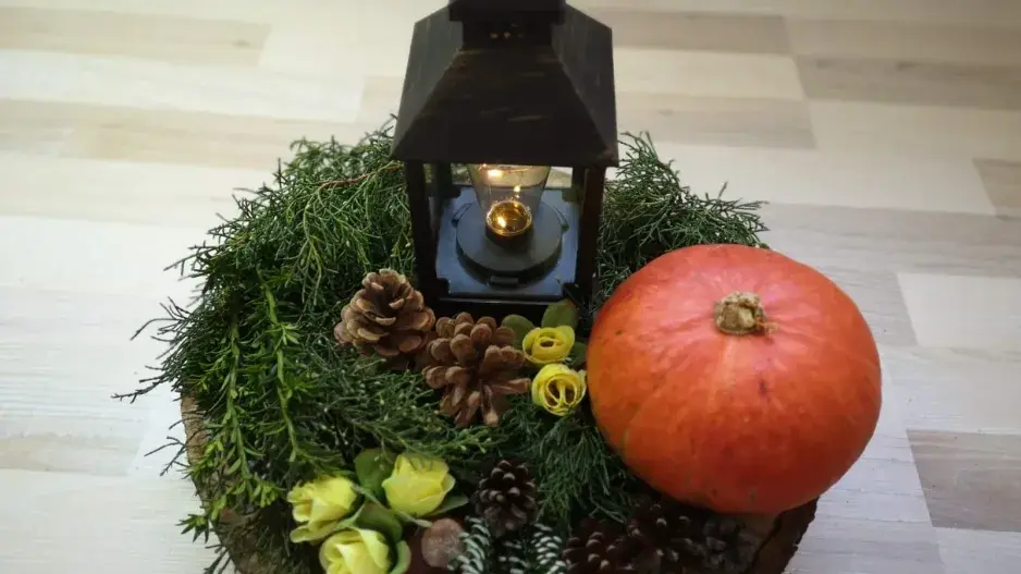 Dekorace na dřevěném kolečku