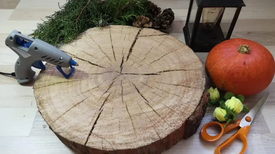 Dekorace na dřevěném kolečku