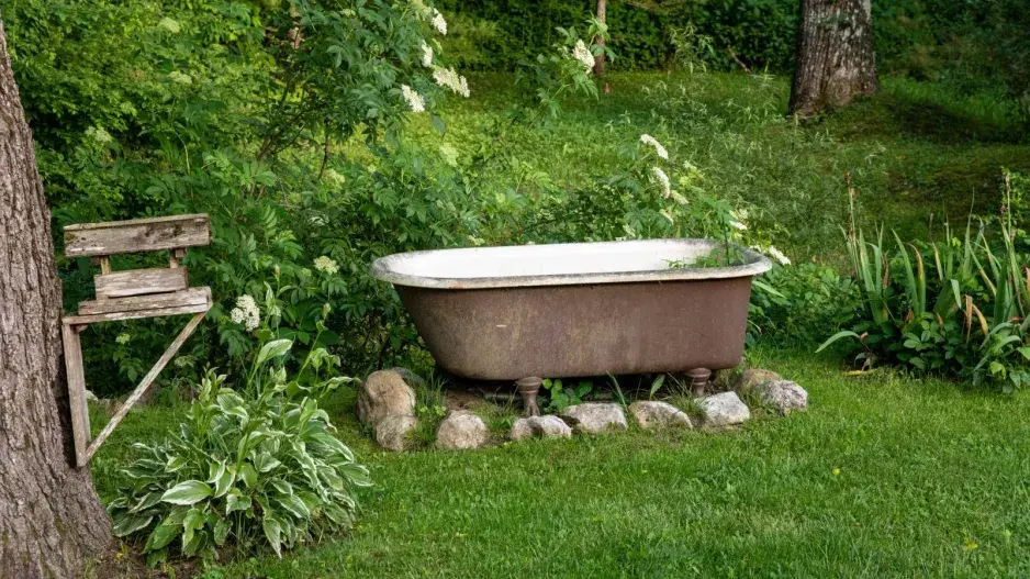 Stará vana na zahradě Stará vana na zahradě