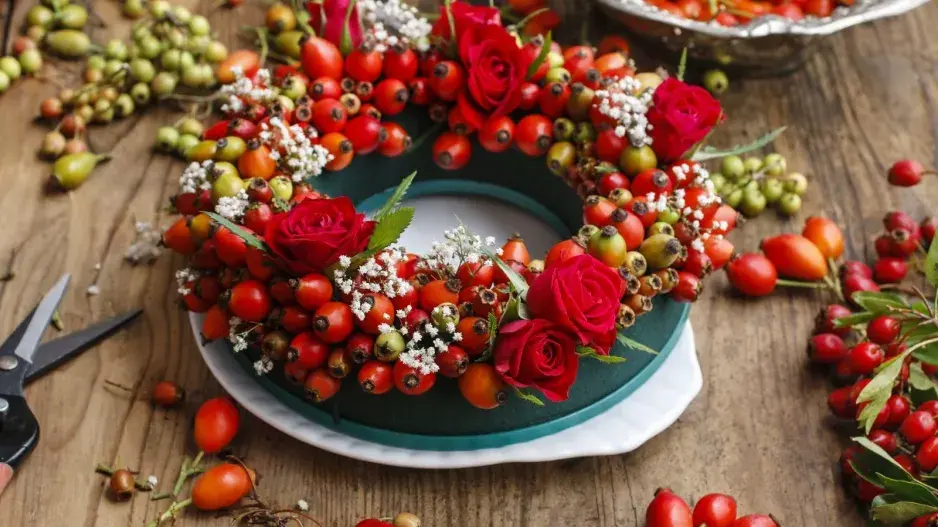 Věnec z šípků a růží 